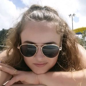 Meet your Posher, Leah